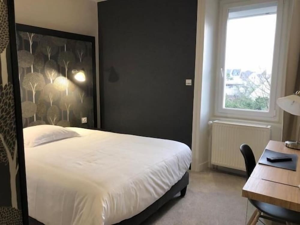 HOTEL LE COBH 6/26