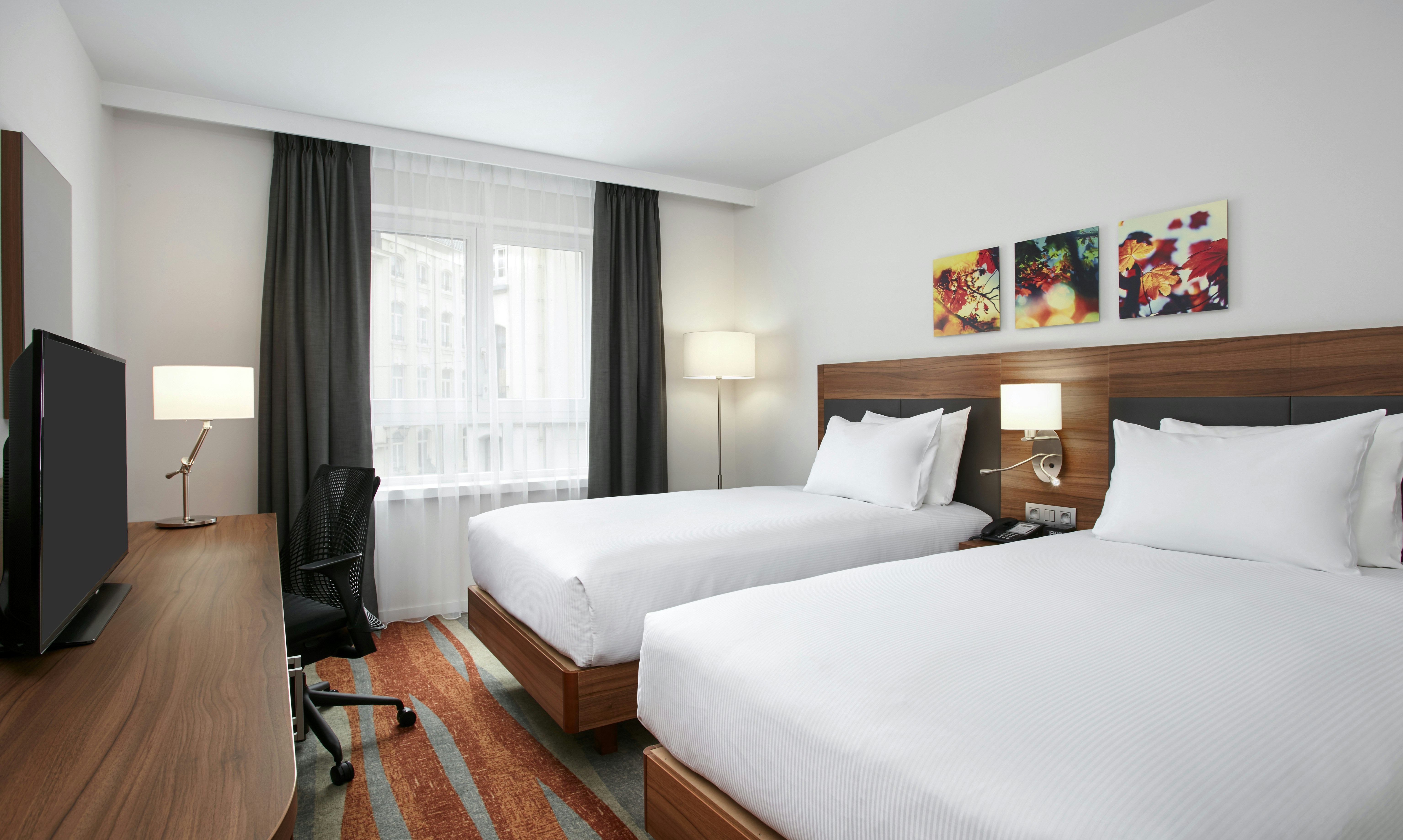 ROOM, TWIN BEDS