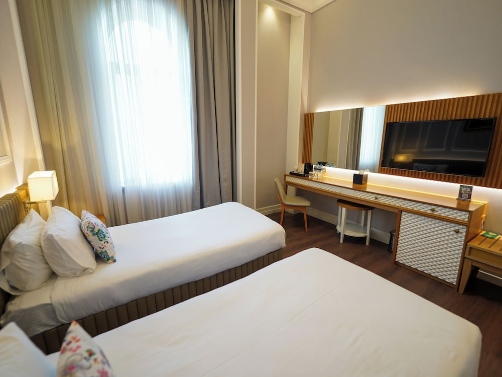 Superior Room Twin with Window