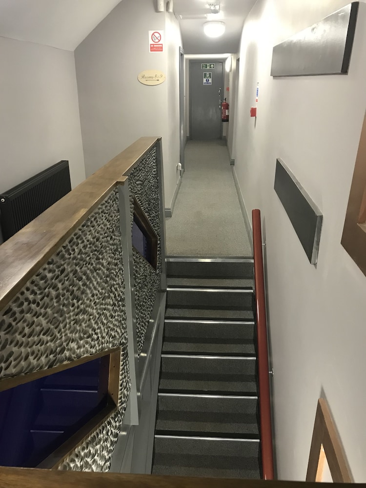 Bennetts Hotel 23/50