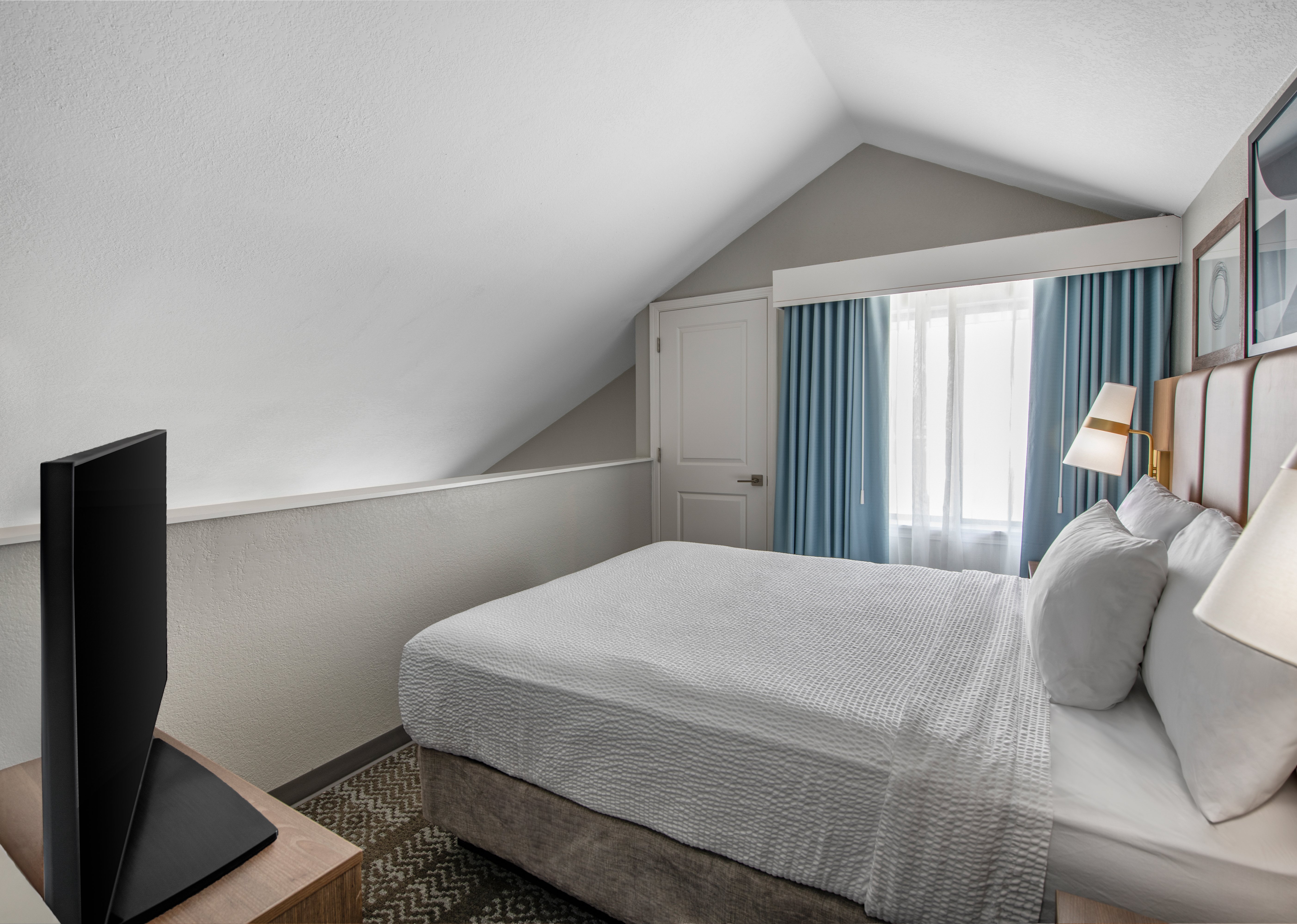 Bi Level, Loft, Suite, 2 Queen Beds, Golf Course View