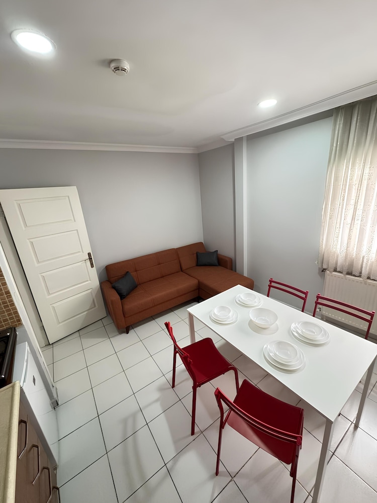 ISTANBUL FAMILY APARTMENTS 18/40