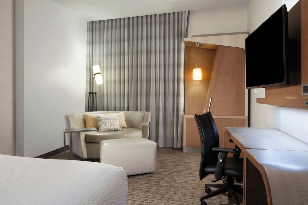غرفة بسرير كينج مع أريكة، Hotel Courtyard By Marriott el Paso Downtown Convention Center 4/8