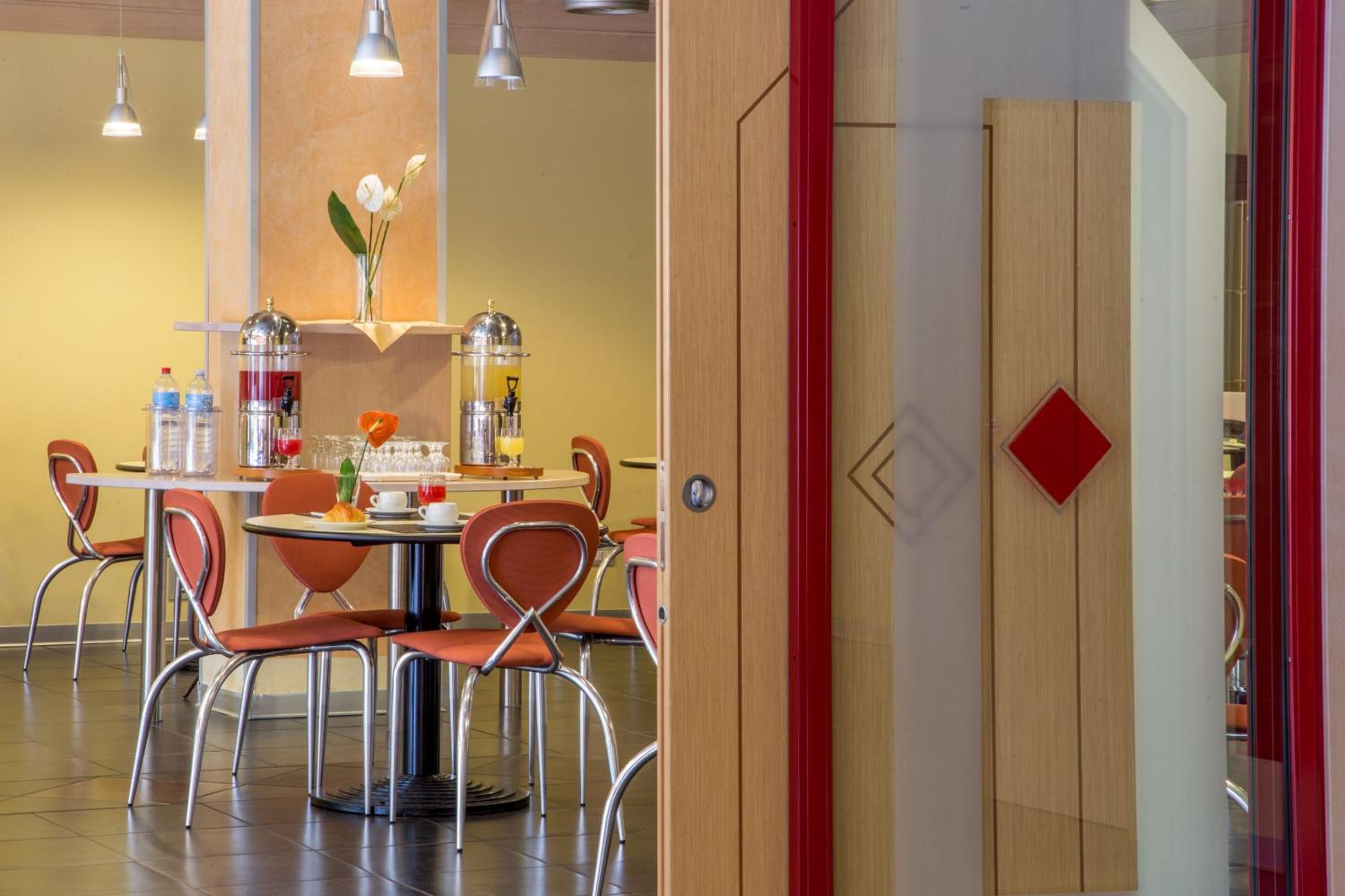 restaurant cafeteria