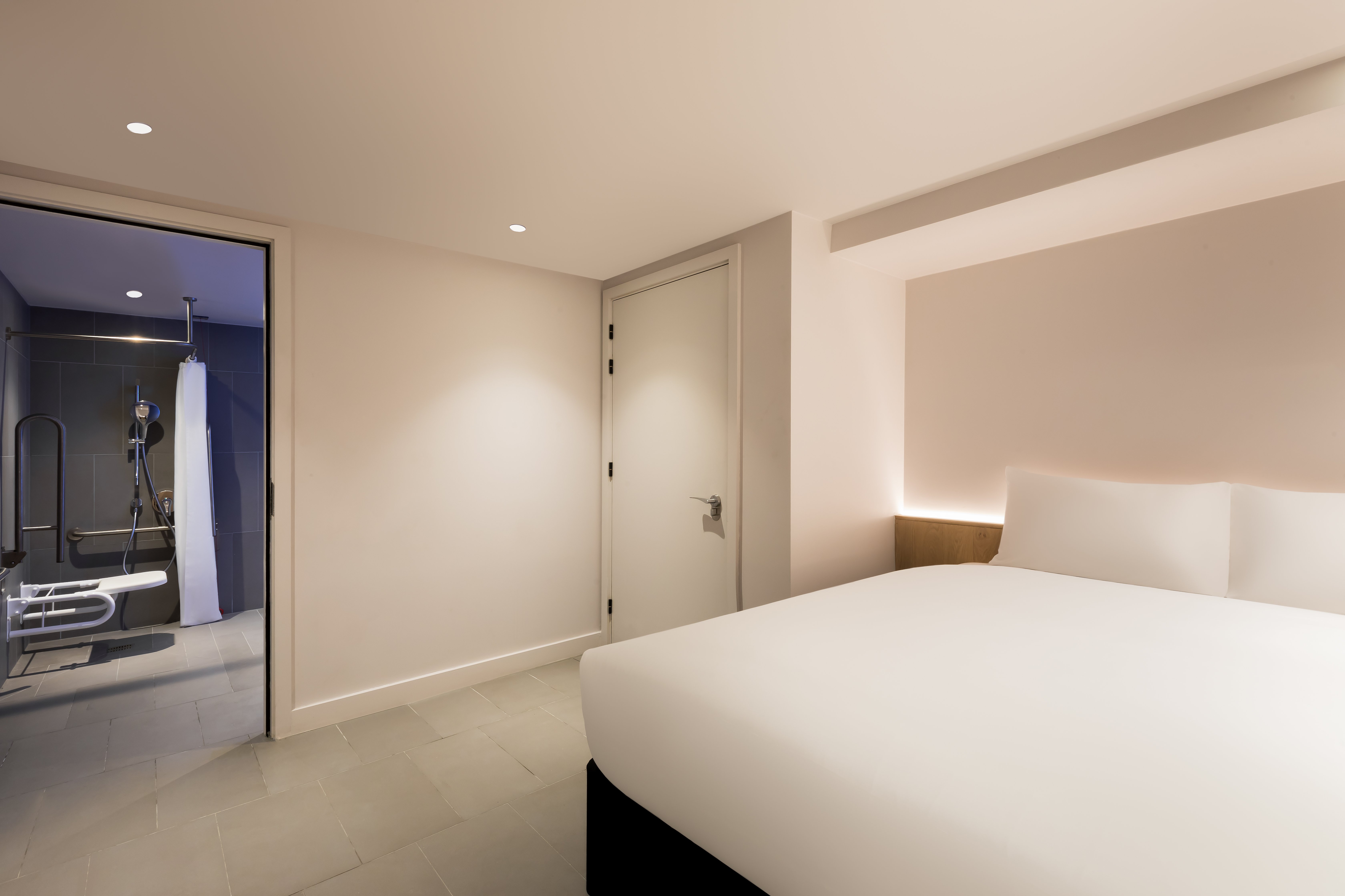 Cocoon, Double Bed, Accessible