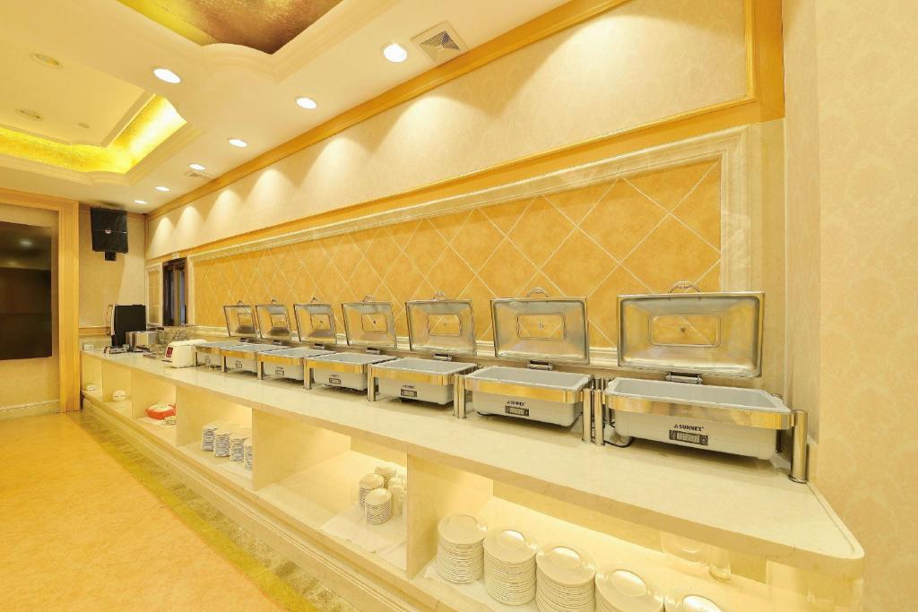 Vienna Hotel (Shenzhen Gushu Metro Station) 18/56