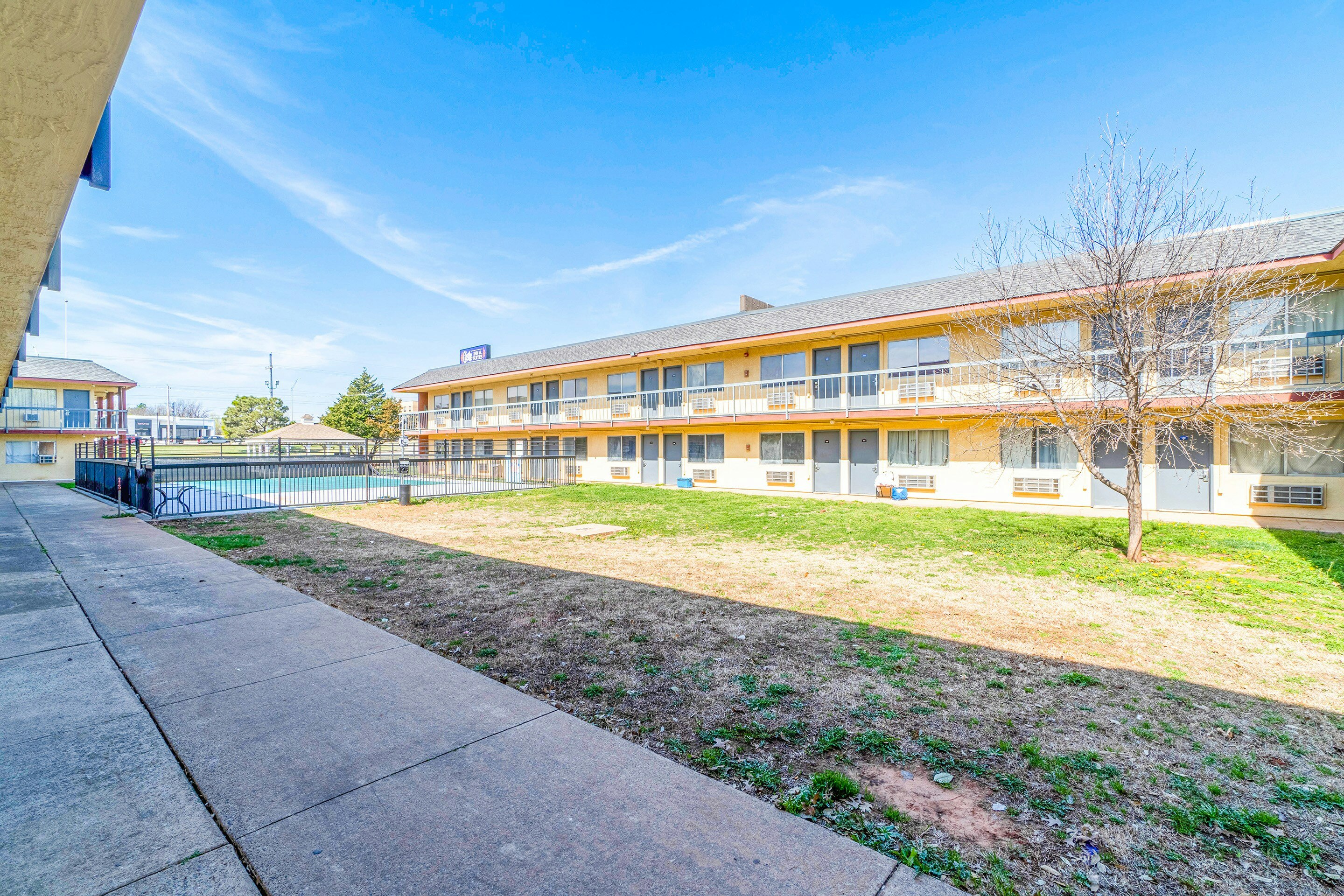 Castle Inn & Suites By OYO Chickasha 50/66