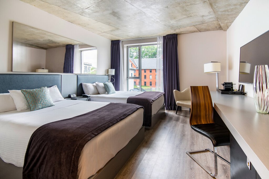 10 Hotel Formerly Opus Hotel 24/78