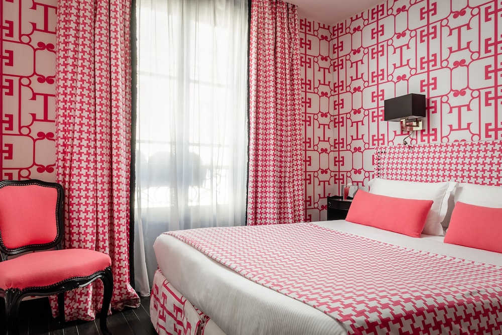 SUPERIOR, DOUBLE OR TWIN BED