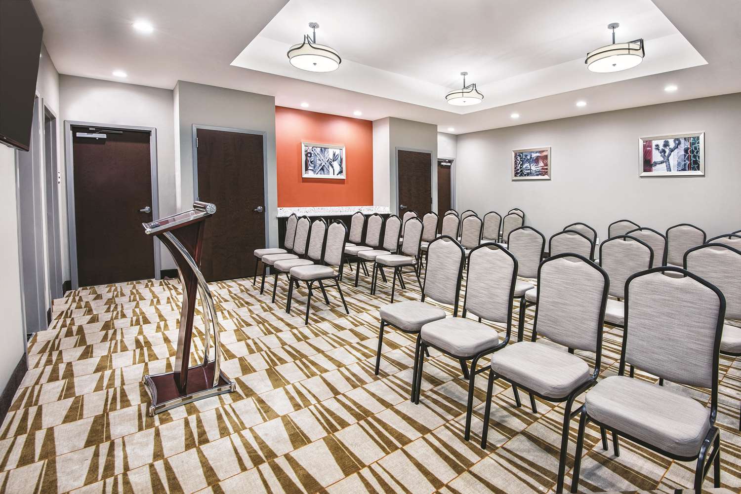 La Quinta by Wyndham San Antonio by Frost Bank Center 32/37