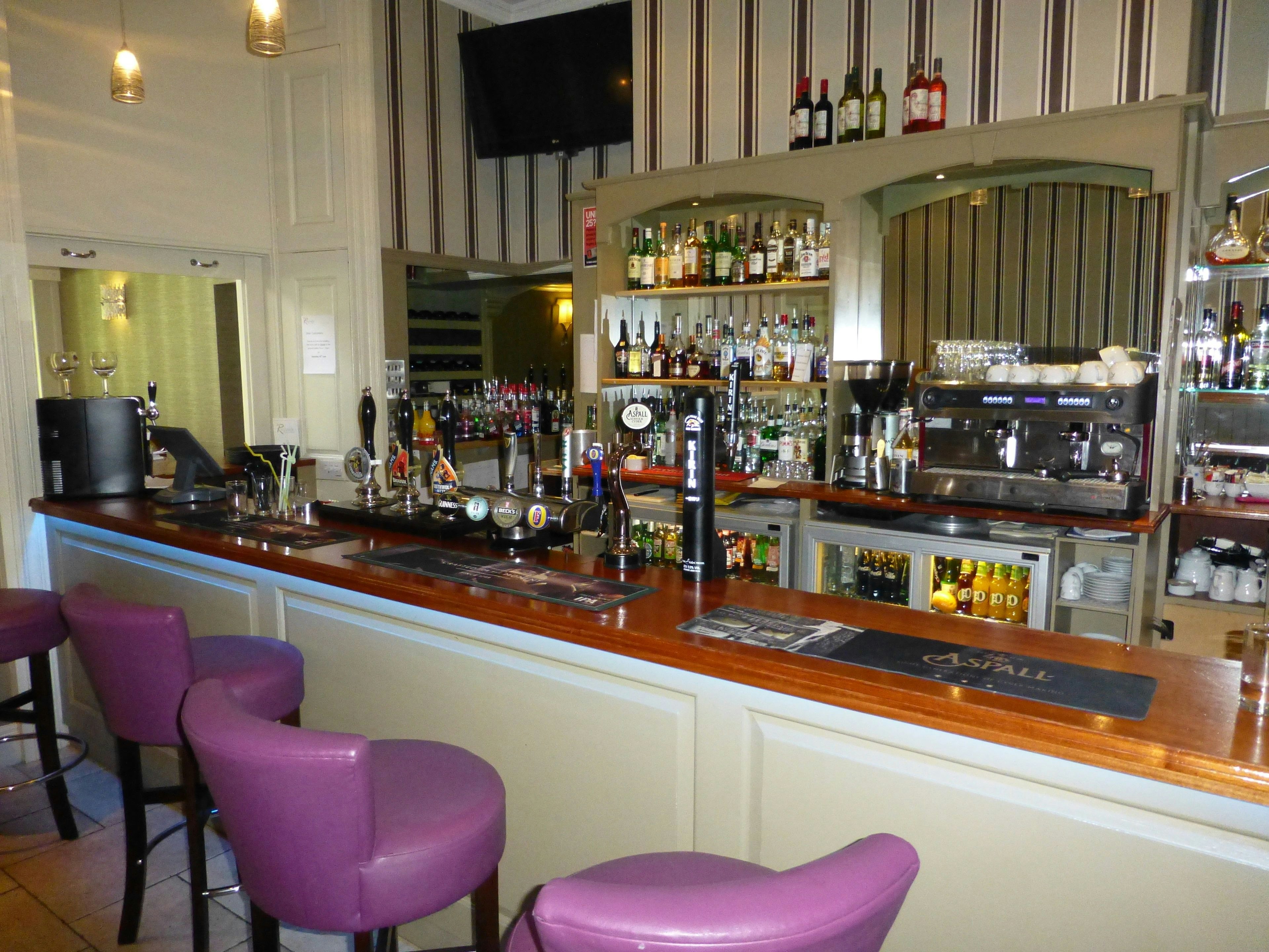 The Riverside House Hotel 6/11