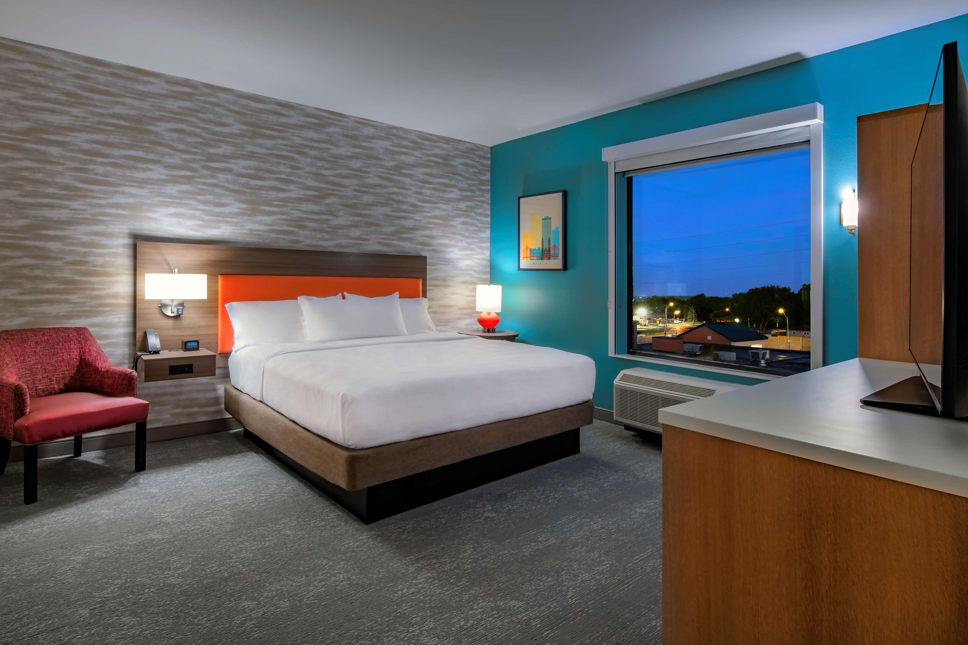 1 BEDROOM, SUITE, KING BED