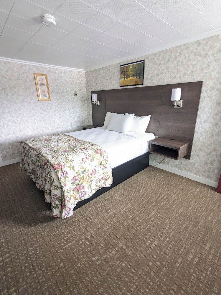 Bennington Motor Inn 18/35