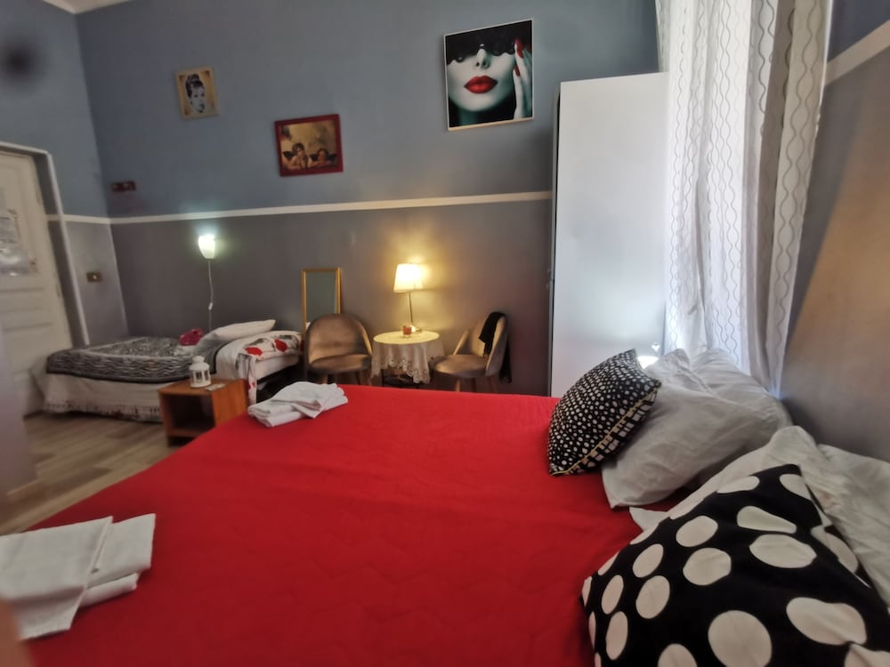 Roman Holidays Hostel 7/50