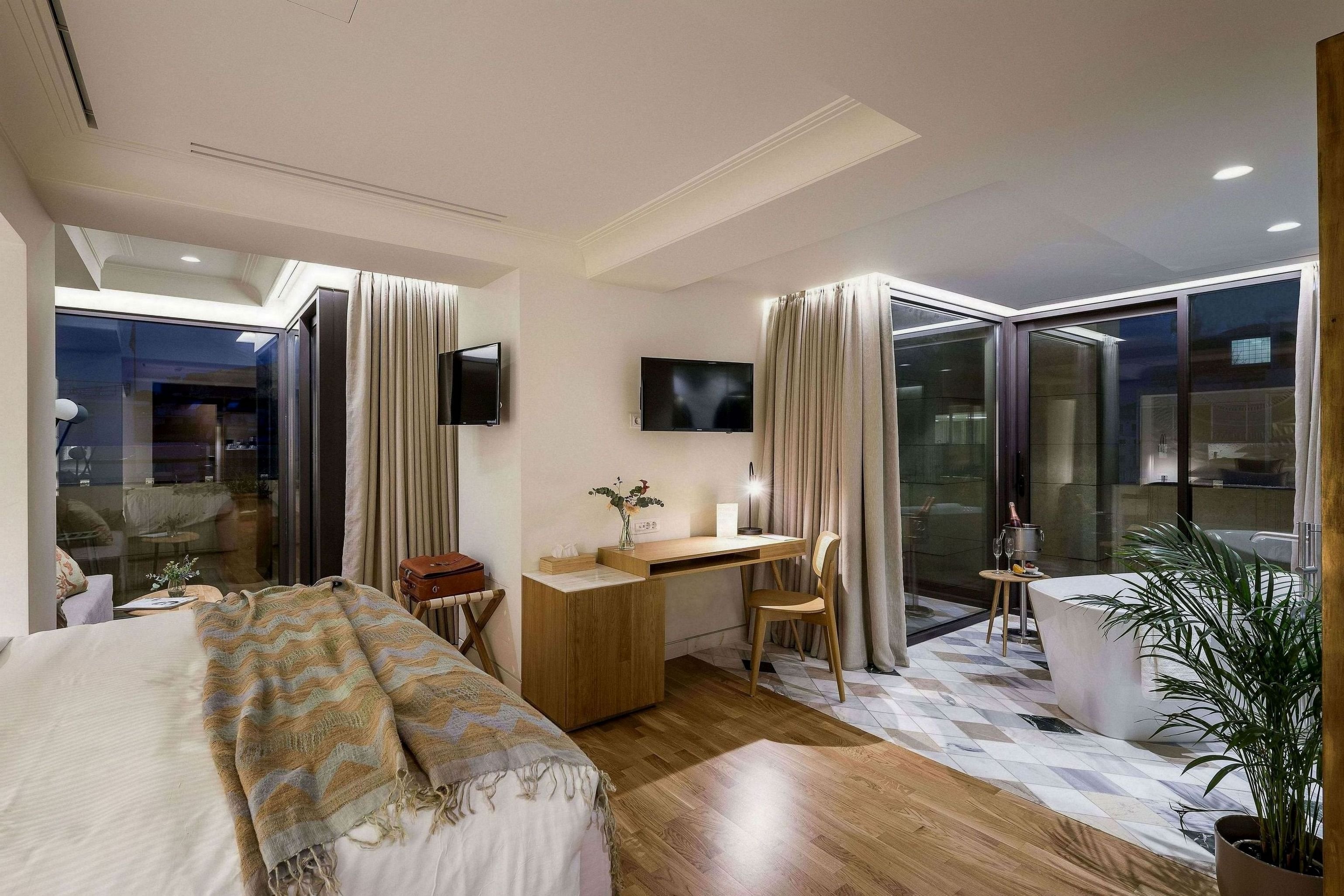 DIVINE NICHE, SUITE, ACROPOLIS VIEW