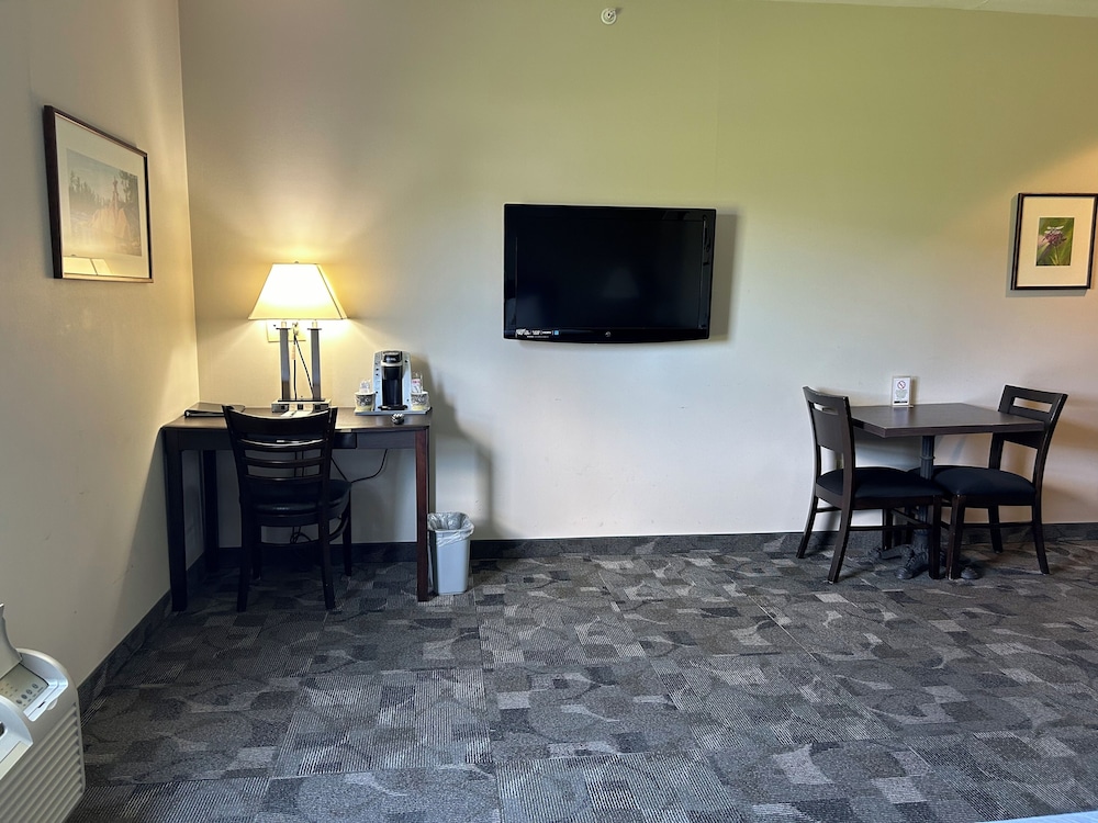Midland Inn & Suites 18/22