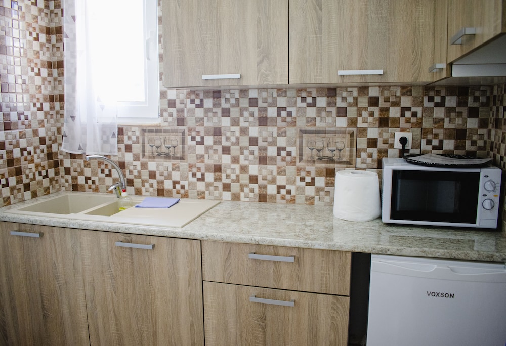 Nikolakakis Rooms Lavrio 54/65