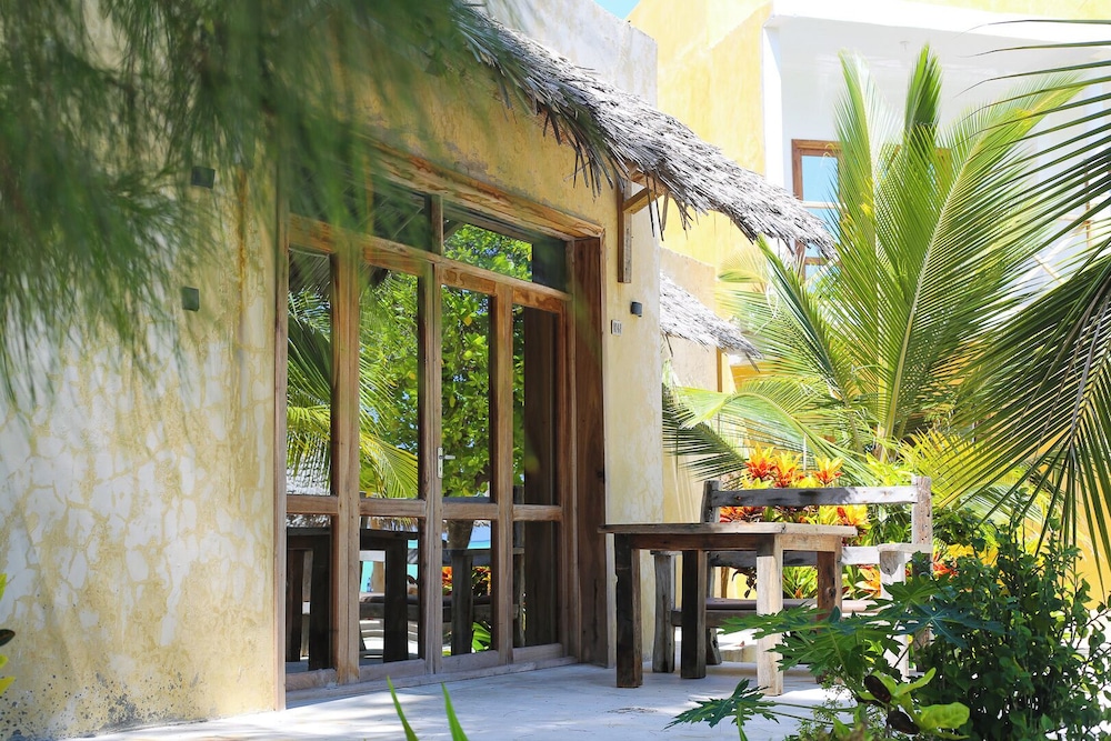 Jambo Resort by Mambo Hotels 3/50