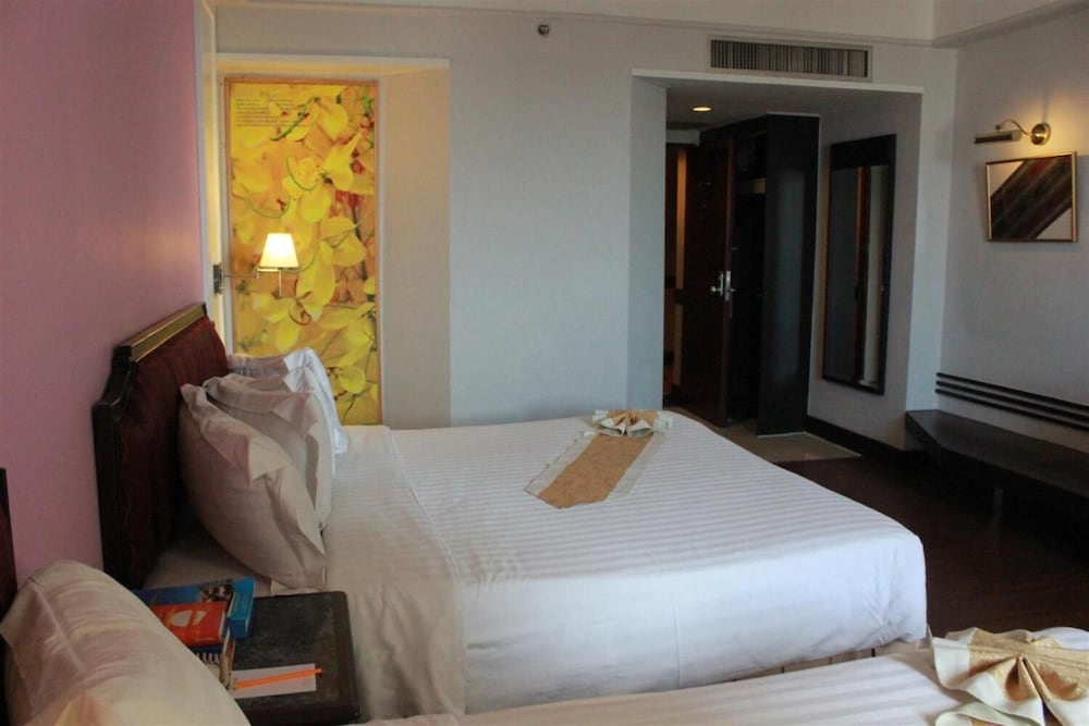 Charoenthani Khonkaen Hotel 38/56