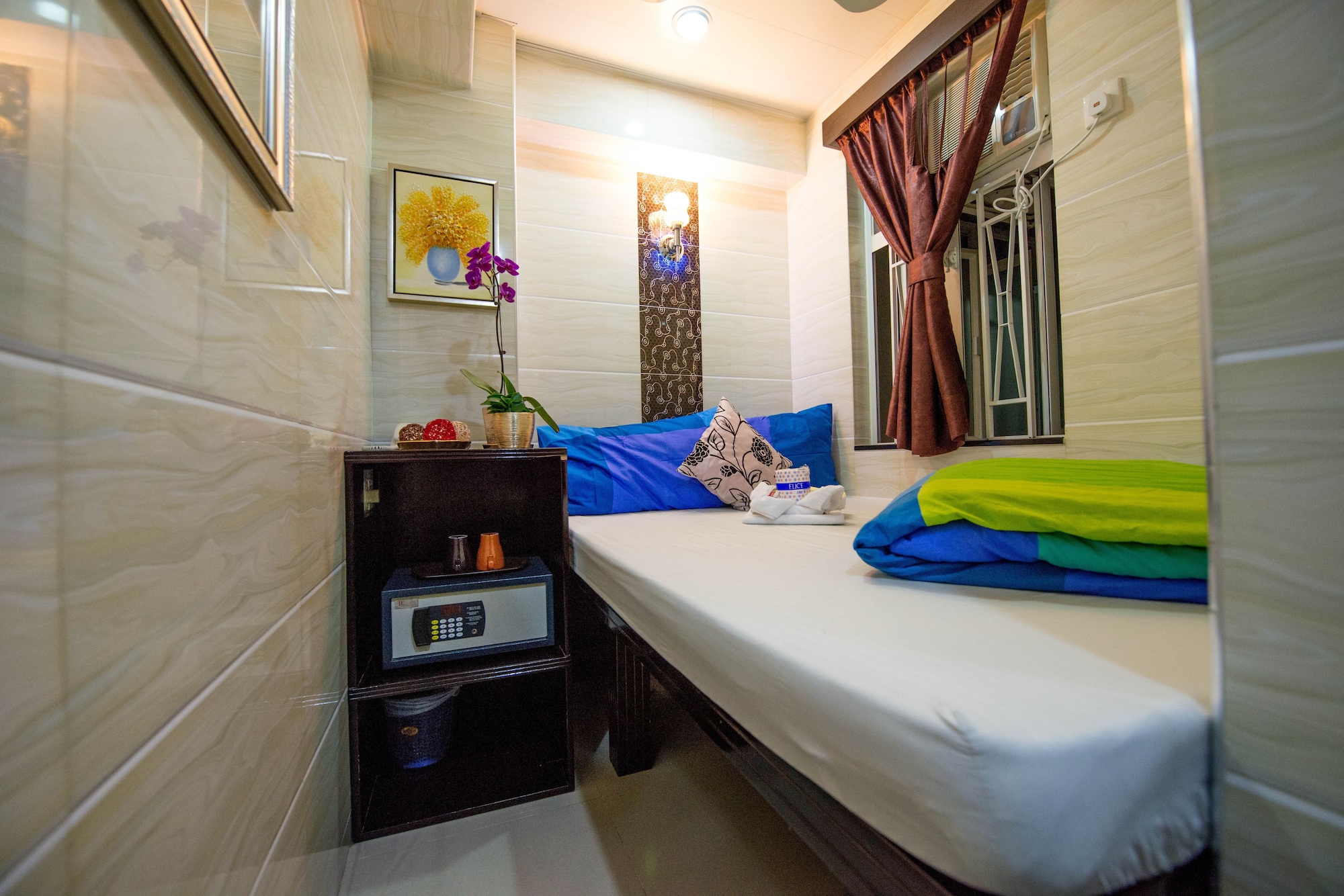 ROOM, DOUBLE BED