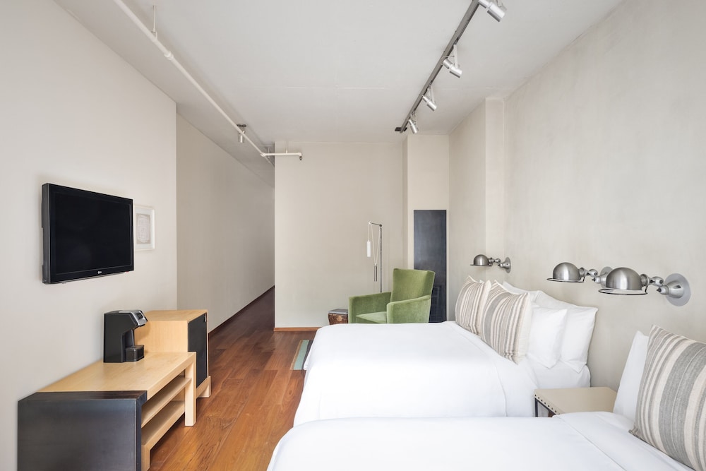Chambers Hotel 21/70