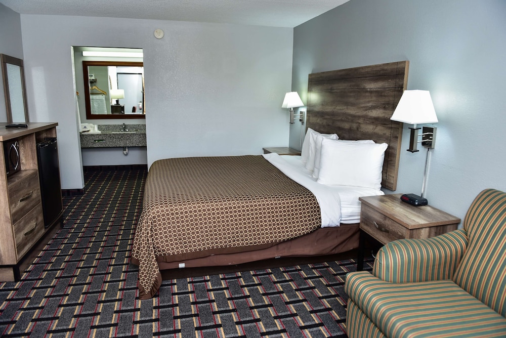 Room, King Bed, Smoking, Americas Best Value Inn Douglasville 5/9