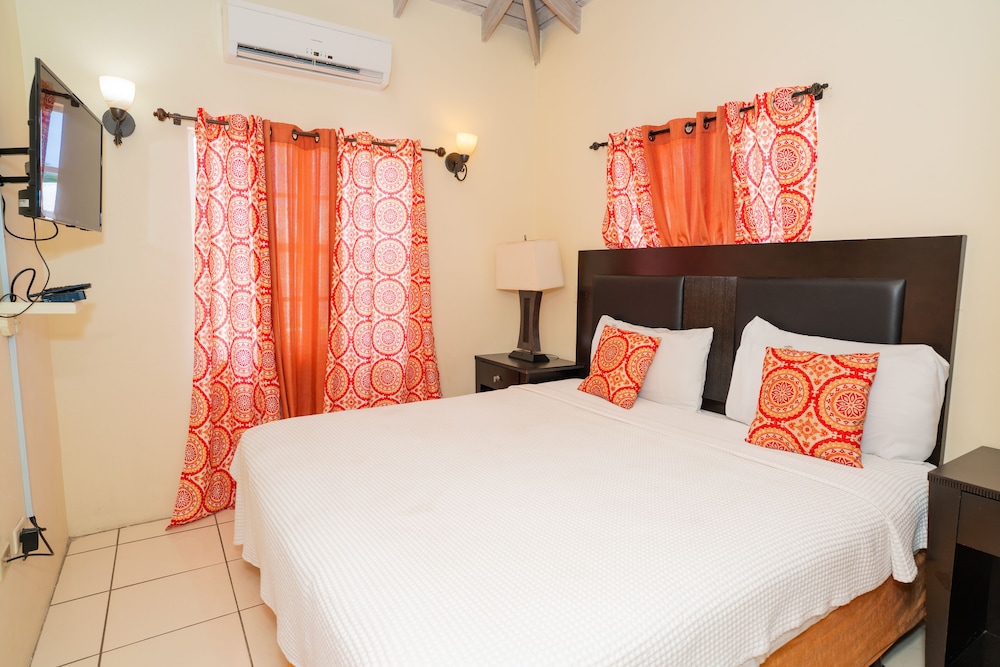 Connies Comfort Suites 16/50