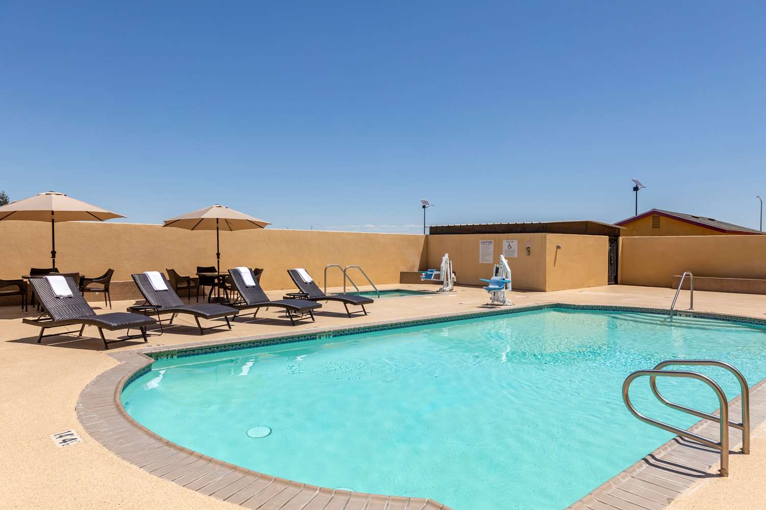 Best Western Plus Wasco Inn & Suites 62/63