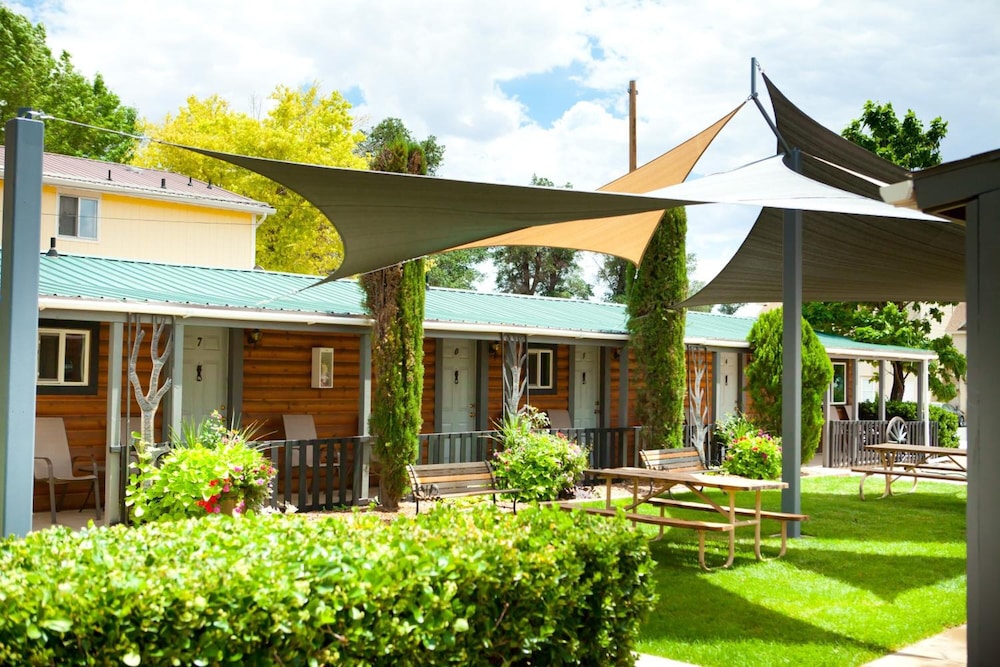 Canyons Lodge 32/37