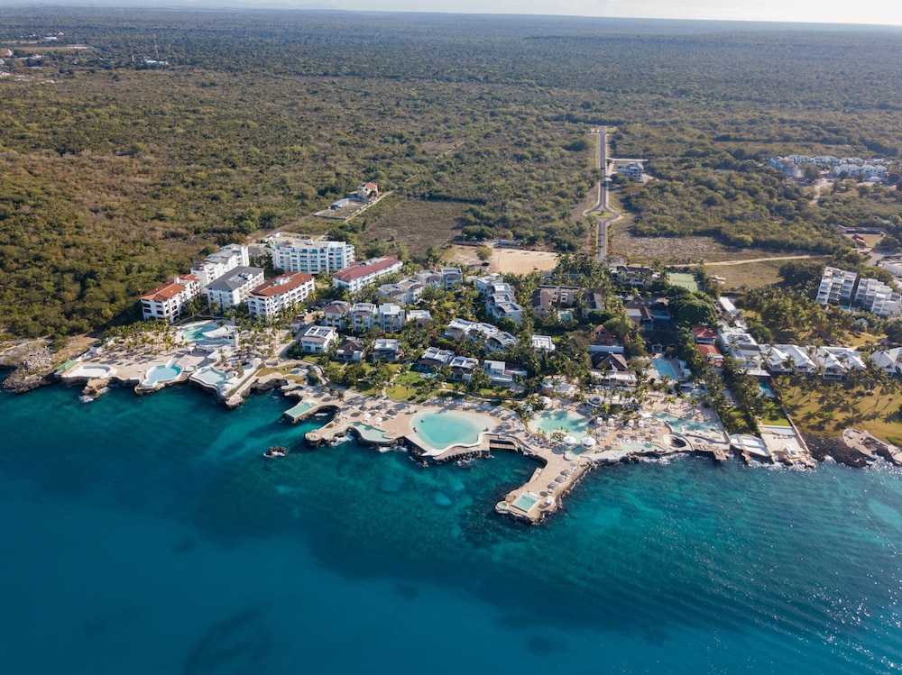 Tracadero Beach Resort 75/77