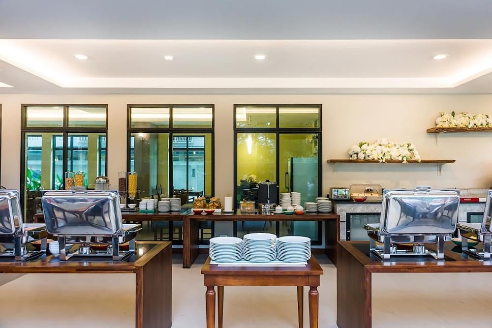 Olive Tree Hotel 40/50