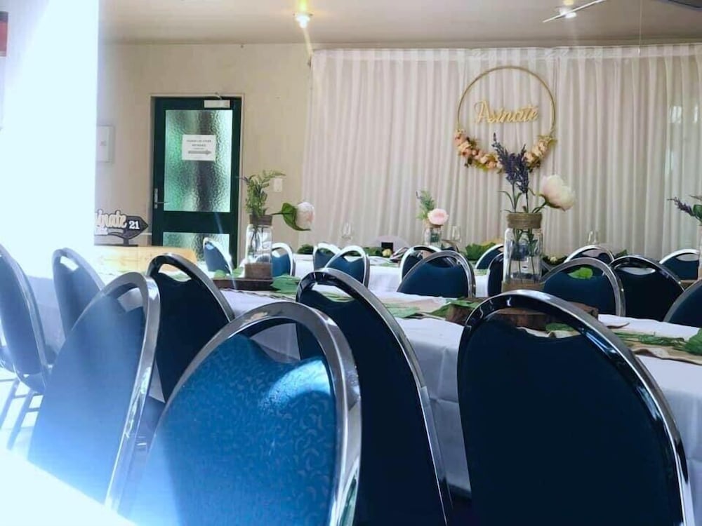 PARKLANE MOTOR LODGE 39/44