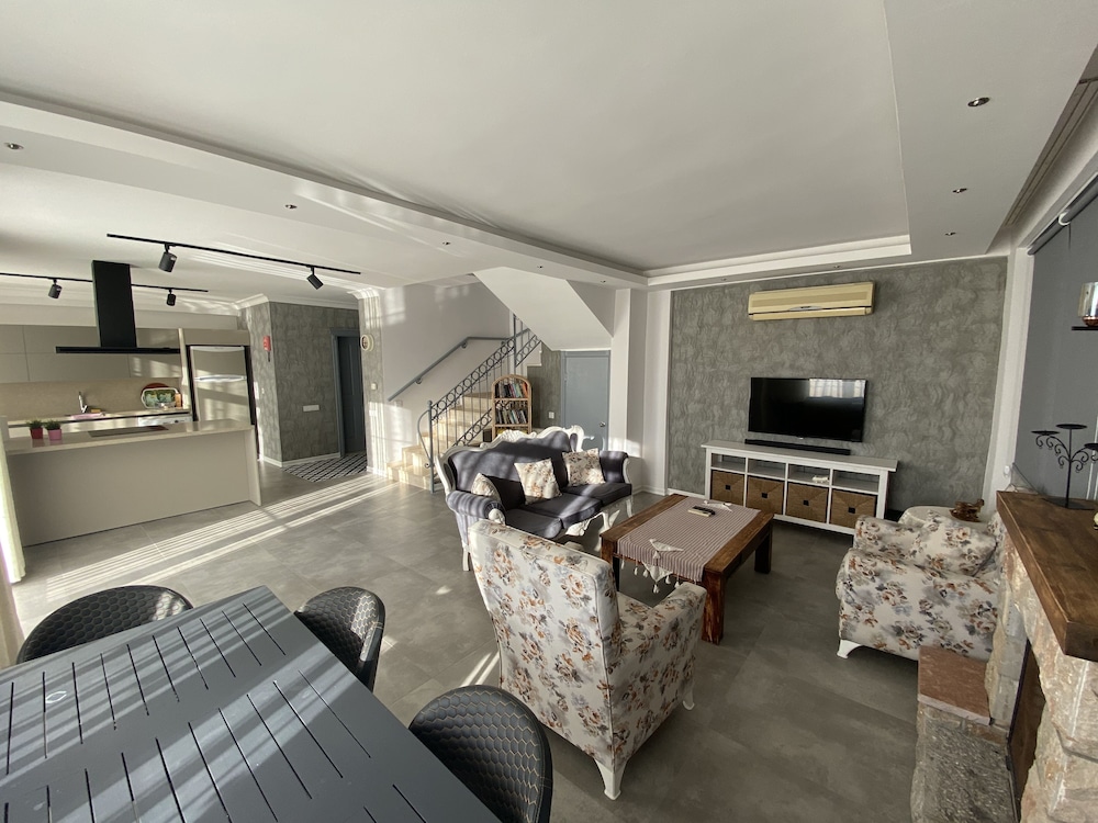 Pegasus Hotel & Villa 34/50
