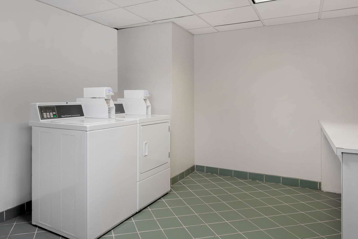 La Quinta Inn & Suites by Wyndham Lakeland West 6/23