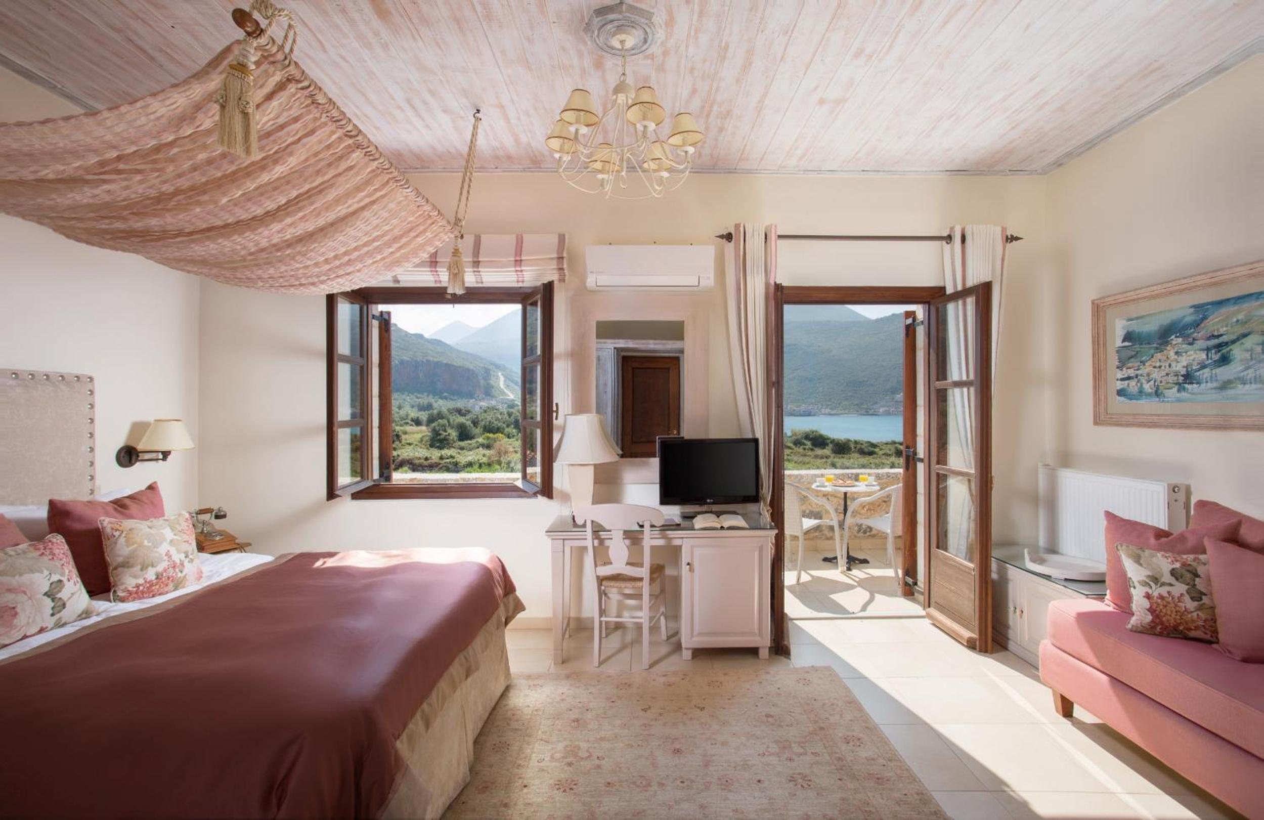 Superior, Double Bed, Lateral Side Sea View