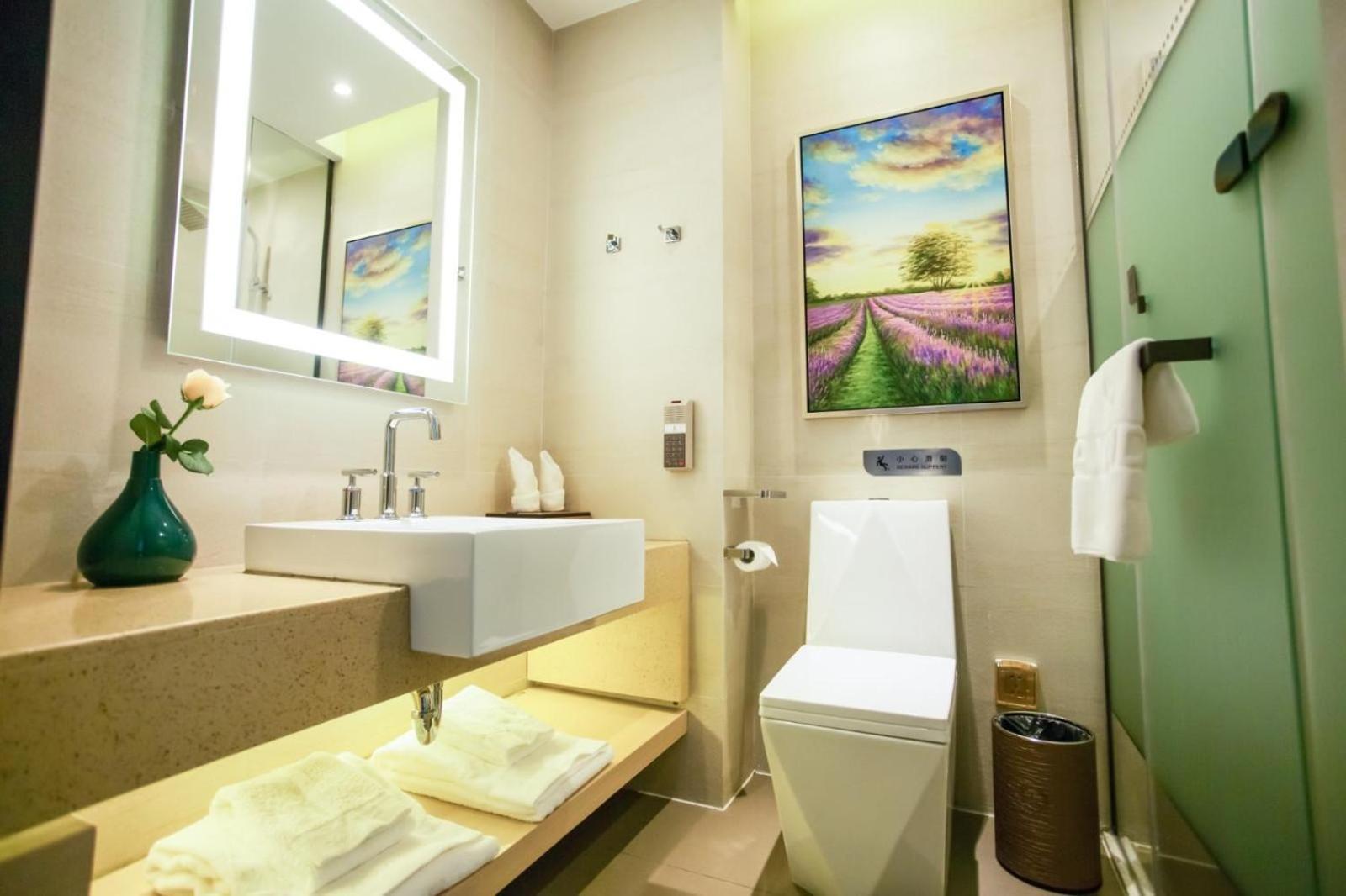 Lavande Hotel (Xuzhou East High-speed Railway Station Jinshanqiao Development Zone) 51/55
