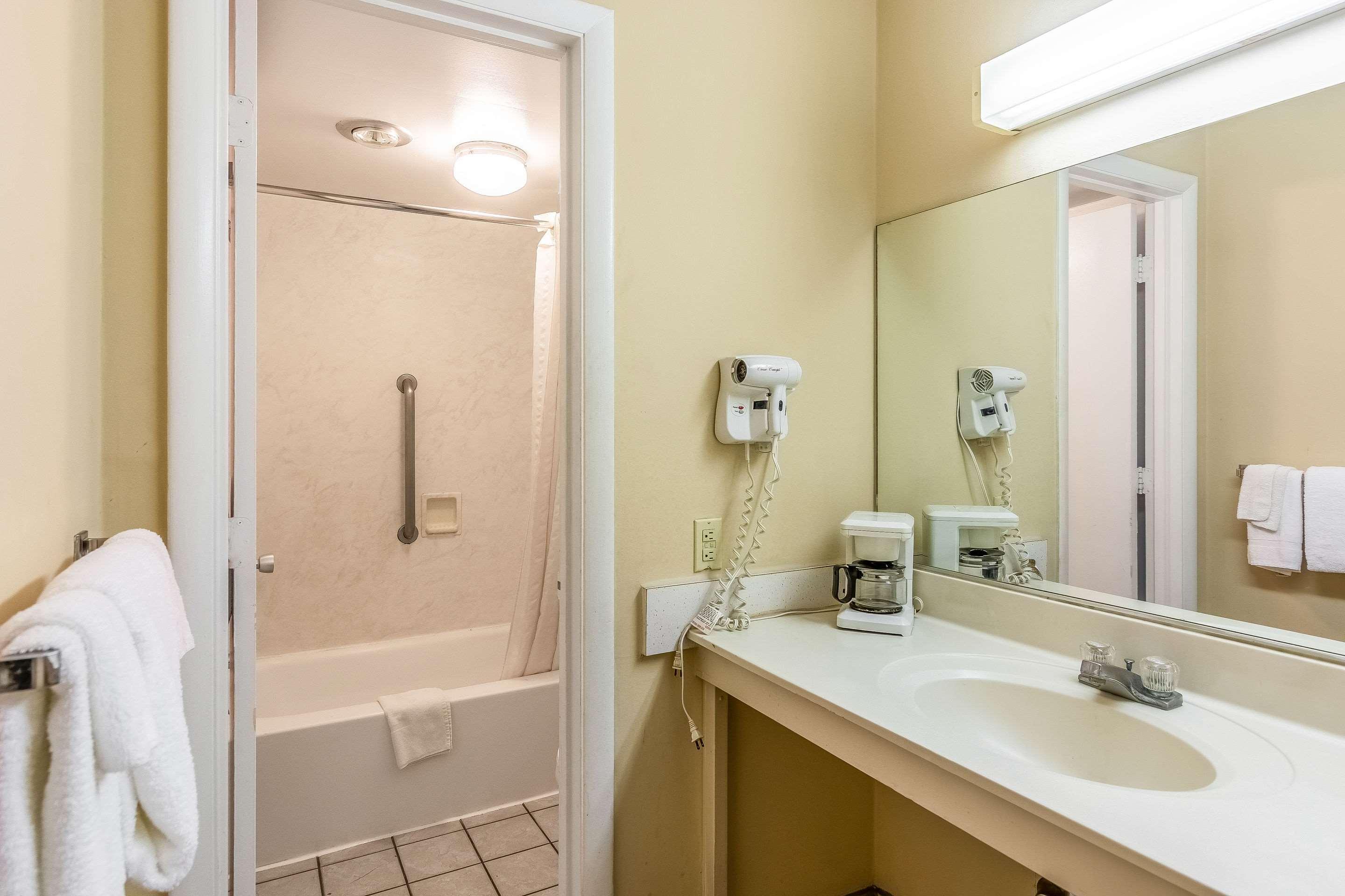Hotel East, VA 19/23