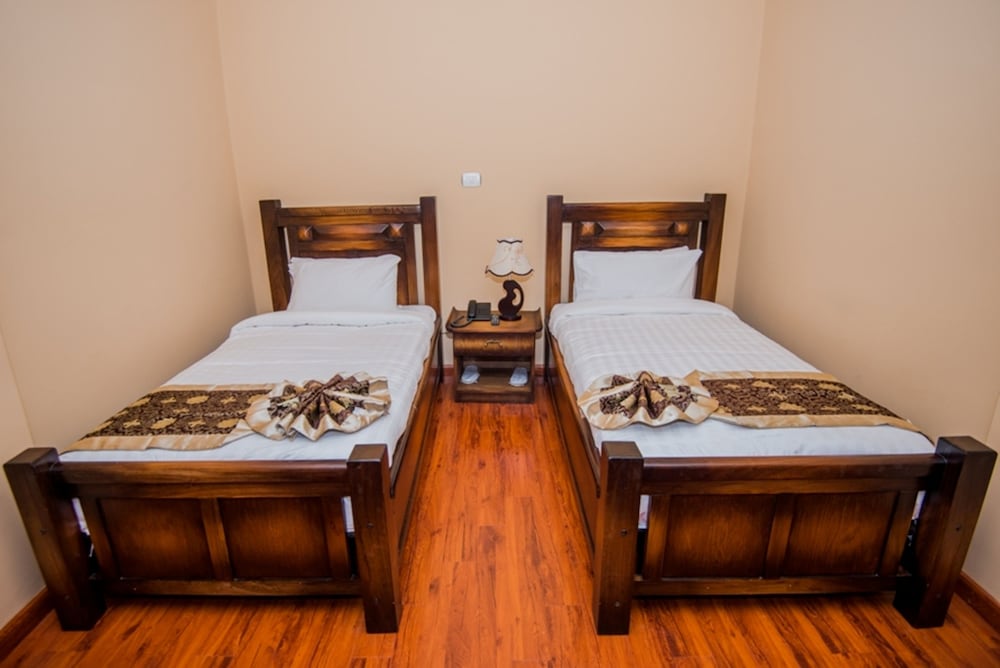 STANDARD, TWIN BEDS, CITY VIEW