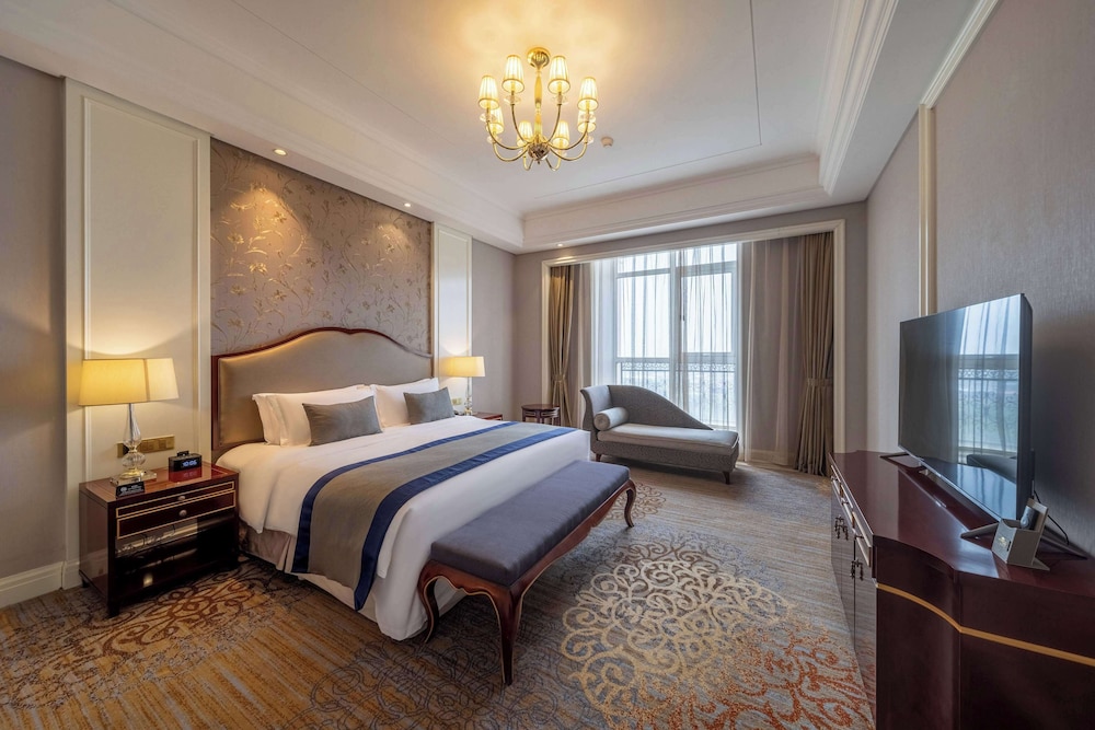 CLASSIC, DELUXE, SUITE, KING BED