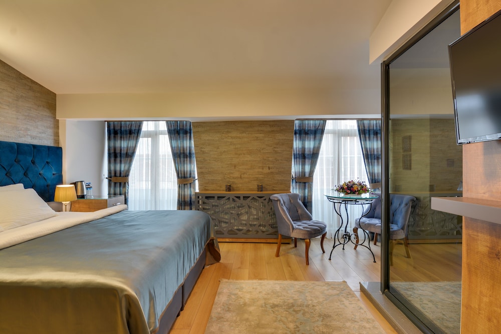 Castillo Luxury Rooms And Suites 11/38