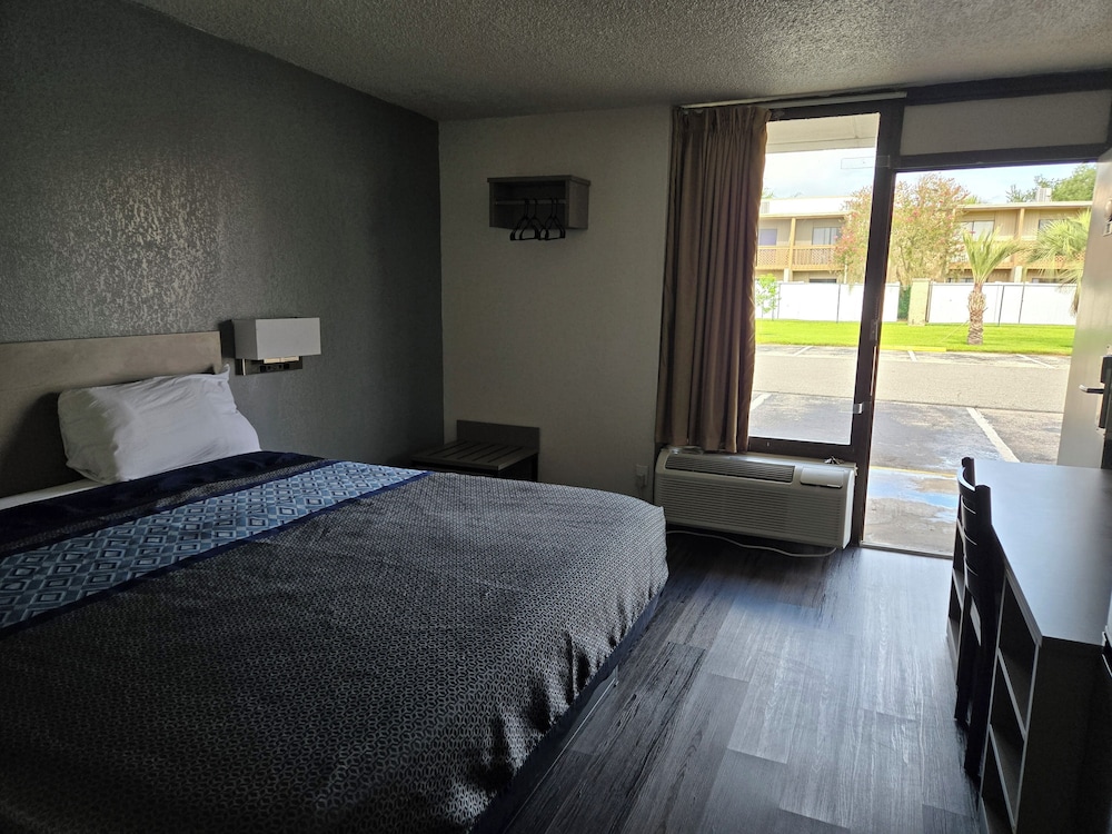 Stay Inn and Suites 17/76