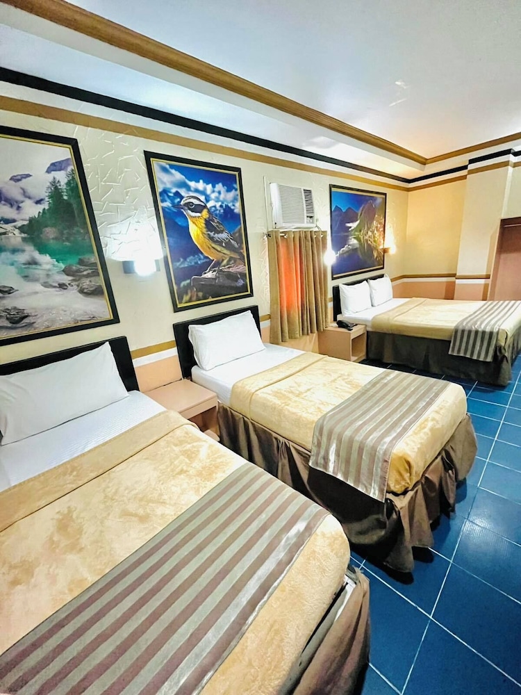 غرفة ديلوكس عائلية بسرير كوين وسريرين منفصلين، Urban Travellers Hotel Ex Shogun Suite Hotel 2/10