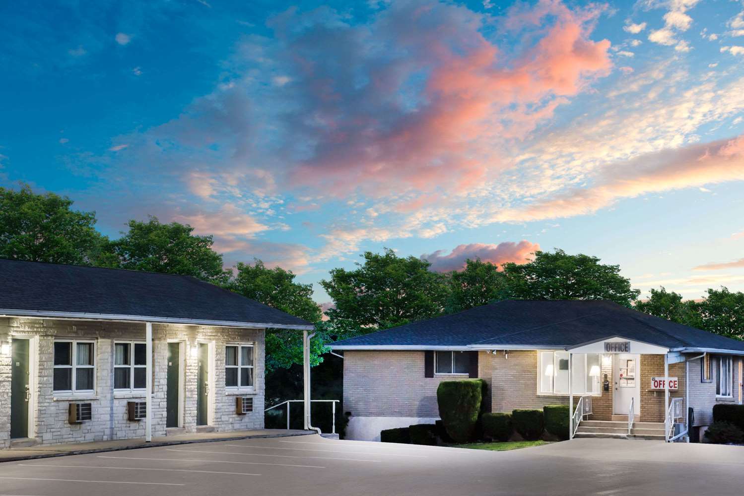 Knights Inn Pine Grove 1/6