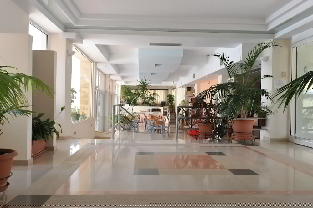 Adonis Hotel 36/57