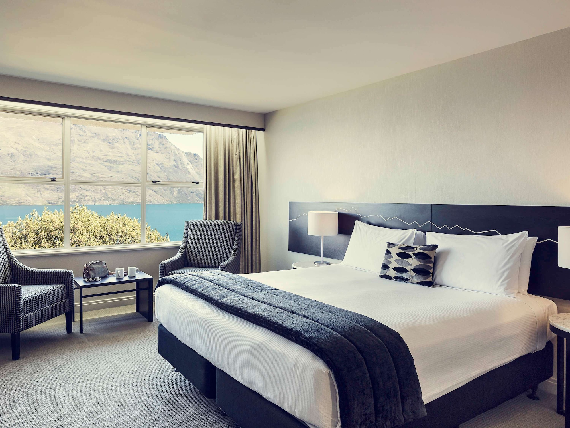 SUPERIOR, KING BED, LAKE VIEW
