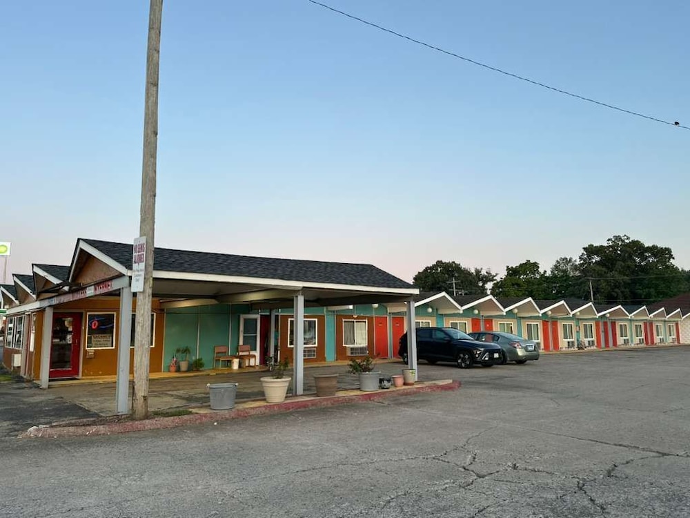 Gray Plaza Motel Benton Rend Lake I-57 in BENTON - IL