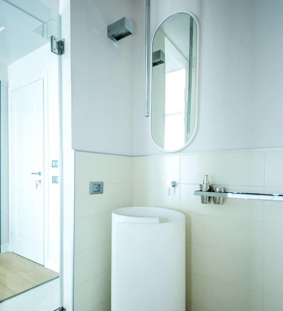 Suite 136 Luxury Rooms 44/50