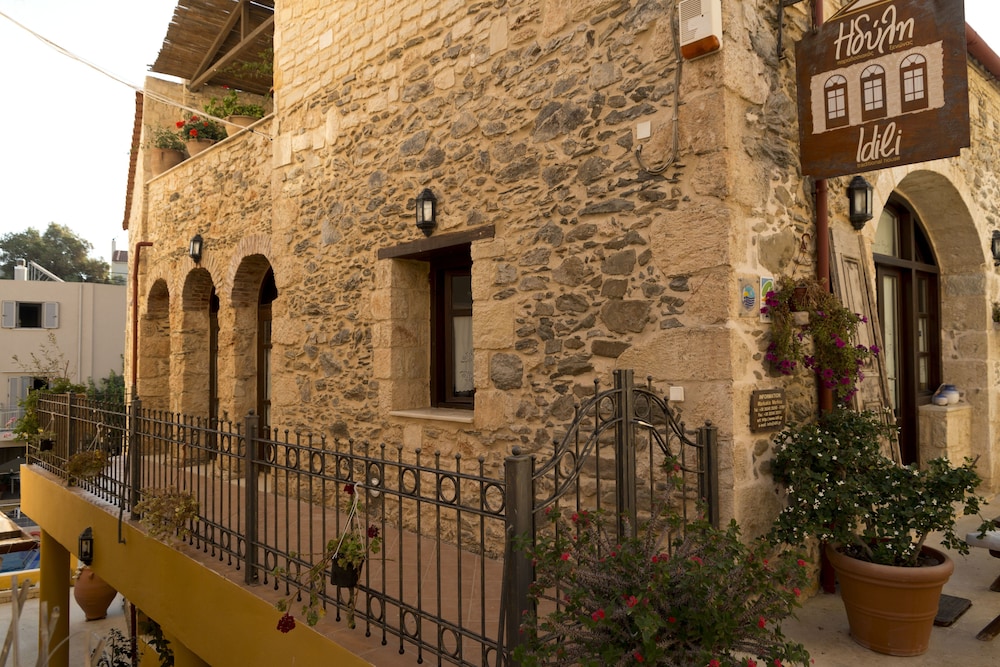 Idili Traditional House 3/50