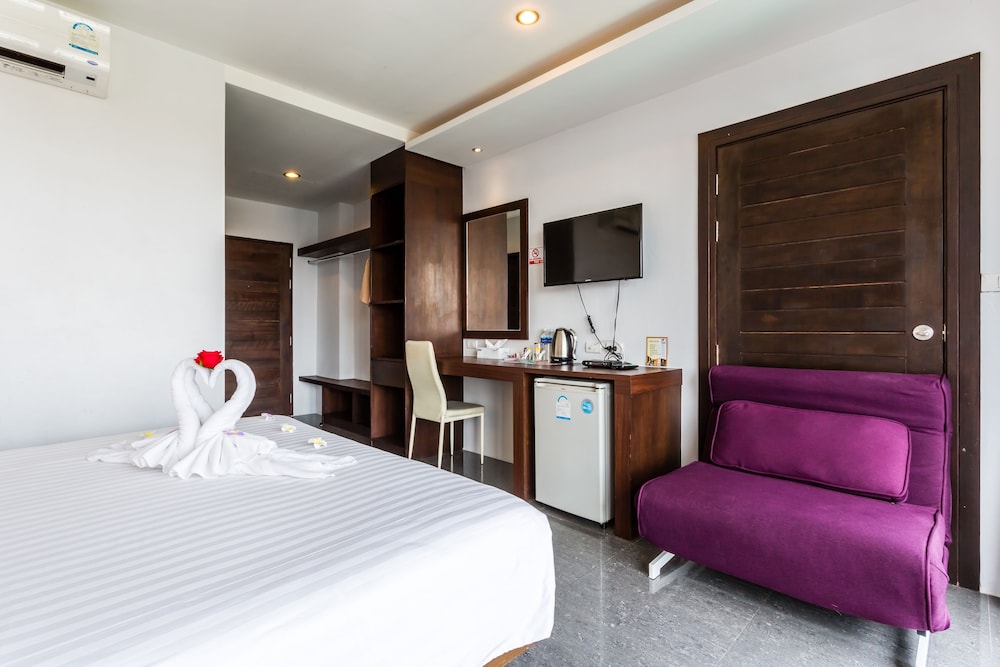 77 Bangla Hotel 18/35