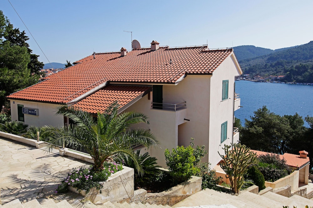 Apartments Vala 3/44